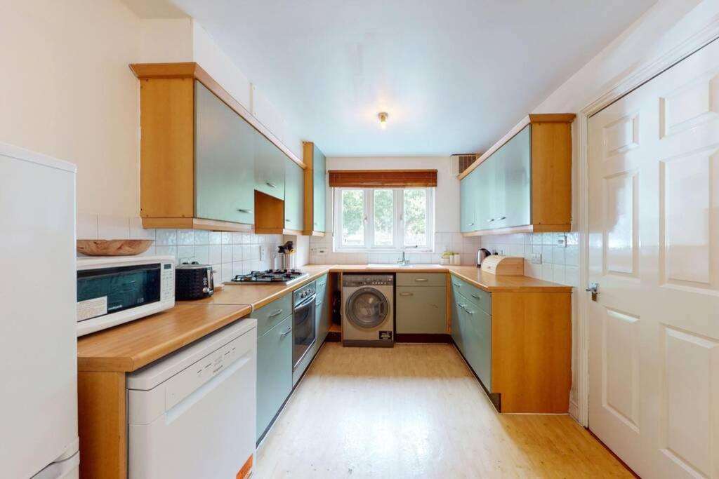 Super 2 Bed House With Privategarden Londres Exterior foto
