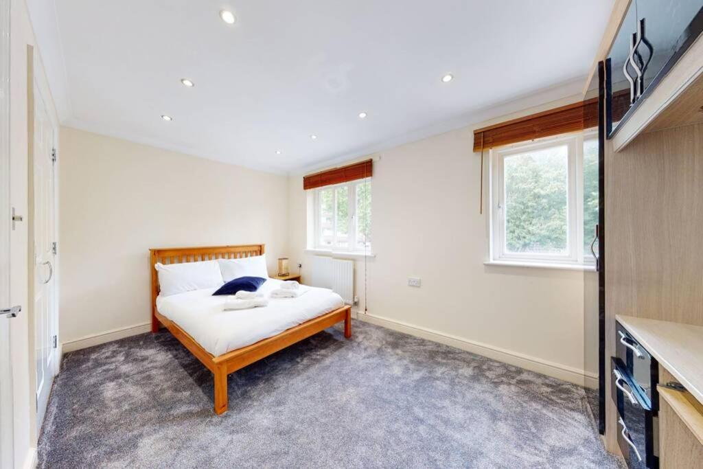 Super 2 Bed House With Privategarden Londres Exterior foto