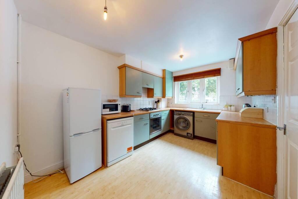 Super 2 Bed House With Privategarden Londres Exterior foto