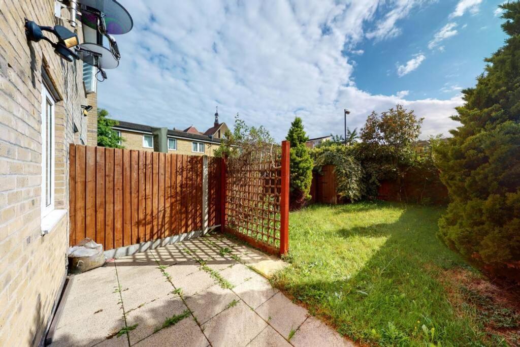 Super 2 Bed House With Privategarden Londres Exterior foto